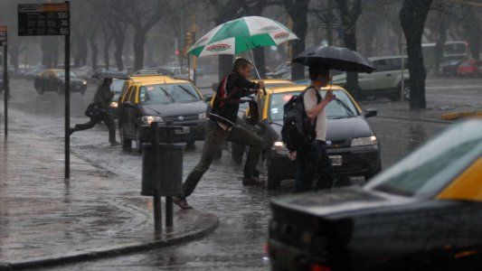 Fuertes tormentas y caída de granizo en varios barrios de Capital y de la provincia