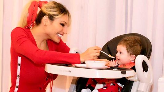 Vicky Xipolitakis mostró el video de la primera comidita de Salvador Uriel