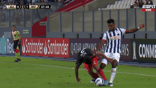 Qué dijo de la patada Aldair Rodríguez, el colombiano que fracturó a Robert Rojas