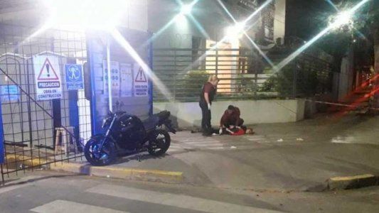 Mató a su hija de 10 años a puñaladas en medio de la calle