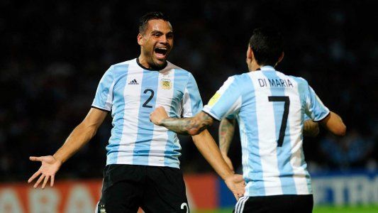 ¿Tras los pasos de Romero? Mercado podría ser la nueva baja de Sampaoli por una lesión en la espalda