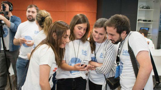 El profesor que creó una aplicación con sus alumnos para enseñar Educación Sexual: “Gracias a la app el tema dejó de ser tabú”