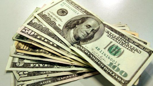 Antes del debut de las bandas de flotación, el dólar se disparó y cerró en récord: $41,89