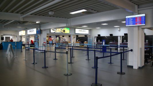 Aerolíneas temen pérdidas millonarias por el coronavirus y Flybe ya es su primera víctima