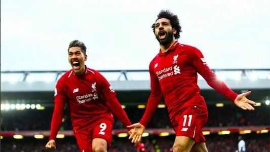 Liverpool le ganó 2-1 a Tottenham de manera agónica y recuperó la cima de la Premier League