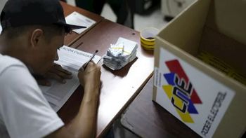 La oposición publicó una dirección en la web para verificar que ganaron las elecciones. (Foto: Gentileza El Nacional)
