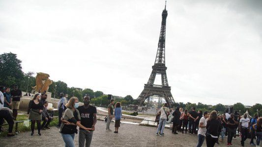 Tras un cierre de 105 días, reabrió la Torre Eiffel, símbolo de París y del turismo mundial