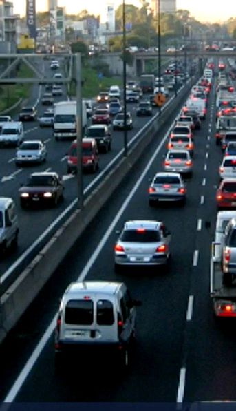 Accidente fatal en la Avenida General Paz por el choque de un auto contra un guardarraíl