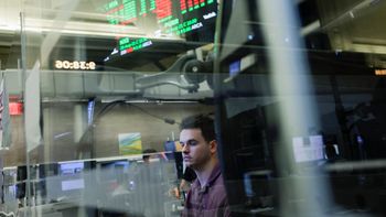 El riesgo país vuelve a acercarse a los 500 puntos y los bonos soberanos rebotan