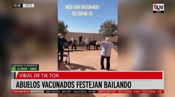 Virales: así festejaban unos abuelos al recibir la vacuna Covid