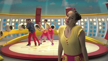 Julieta Nair Calvo, la sexy conductora que cautiva a los más chicos y a sus padres