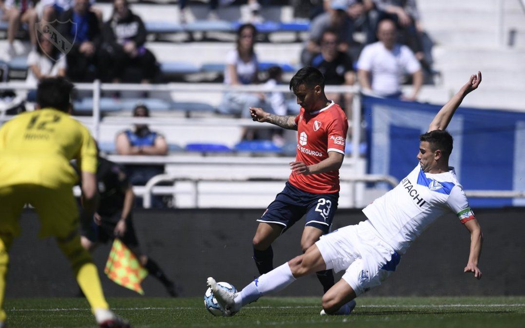 Independiente fue superado por Vélez en Liniers, perdió 2-0 y se aleja de la punta de la Superliga