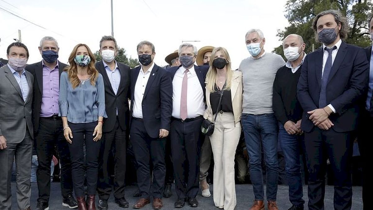 Los jefes comunales del oficialismo agitan el reclamo para extender sus mandatos y ya se lo plantearon al Presidente