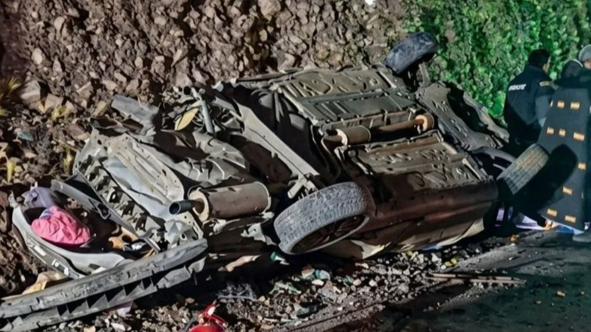 Murió un niño de 11 años tras desbarrancarse el auto en el que viajaba con su familia. (Foto: gentileza Contexto Tucumán)&nbsp;