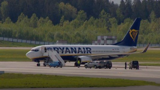 Bielorrusia desvió un avión para detener a un opositor
