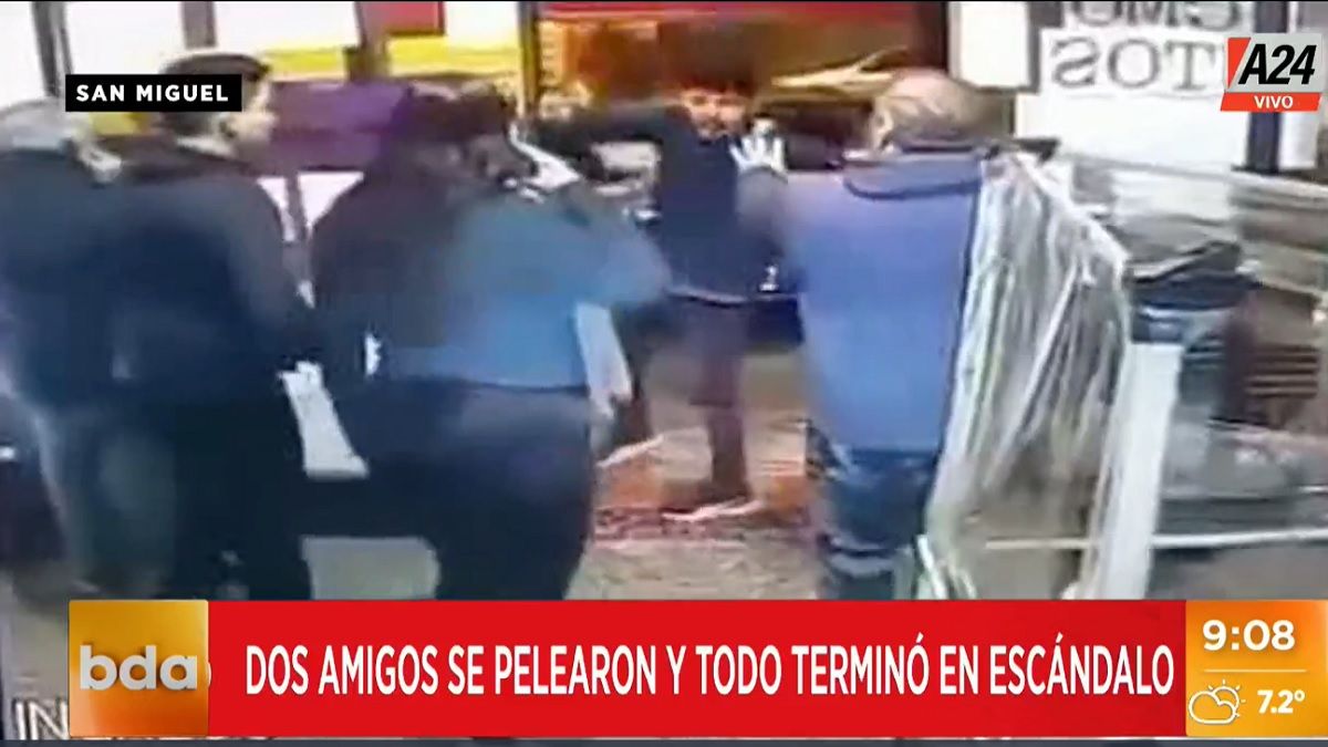 Piñas e insultos. Así fue la brutal pelea detro de una remisería. Foto: captura de Tv.&nbsp;