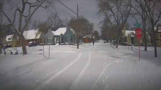 En Texas, el frío extremo por la tormenta ártica provoca una verdadera lucha por la supervivencia