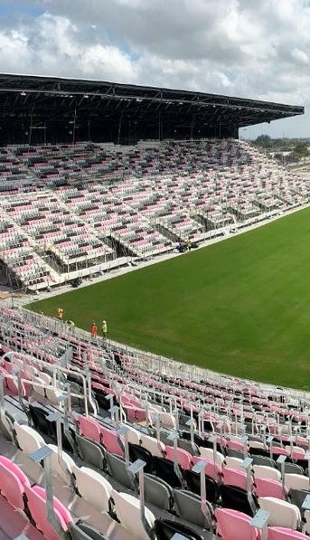 ¿Querés trabajar en el nuevo club de Messi? ¡Estos puestos están vacantes!