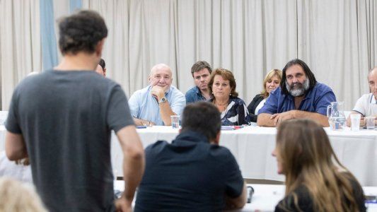 Paritaria docente: sin hablar de aumento, Kicillof anunció que pasará a planta permanente a trabajadores precarizados