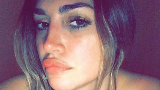 La foto escotada y sugerente de Belén Francese en la cama