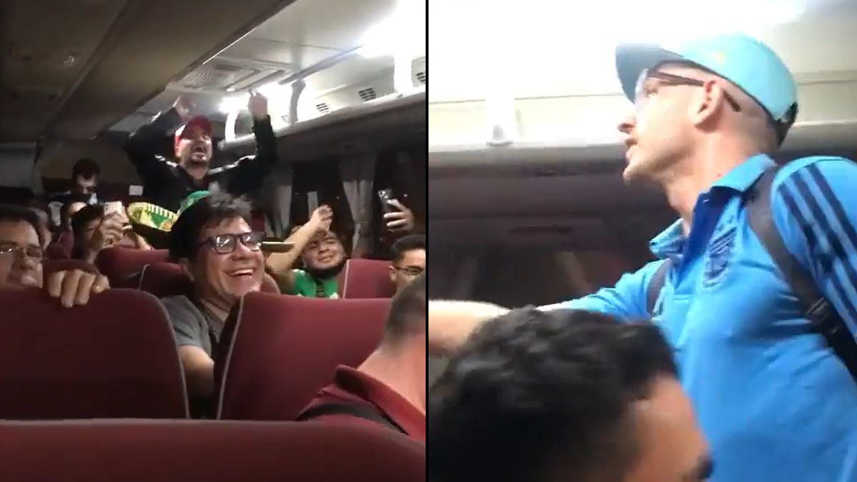 Los hinchas mexicanos se cruzaron con los argentinos en un micro.