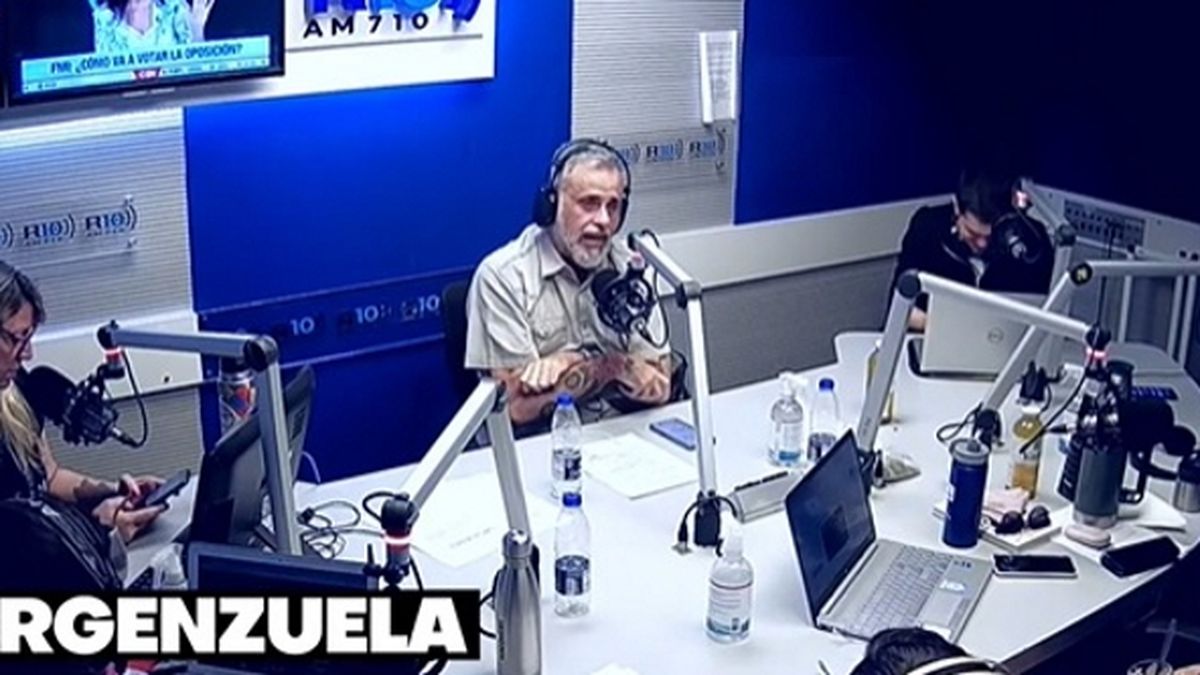 Jorge Rial confirmó desde su programa de radio que está separado de Romina Pereiro desde hace mucho tiempo. 