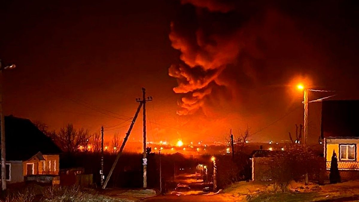Incendios en diversas instalaciones en ciudades rusas se han registrado en los últimos días, al parecer obra de tropas ucranianas. (Foto: AP)