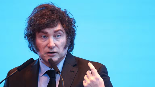 Javier Milei confirmó que se darán de baja 70 mil contratos de empleados públicos