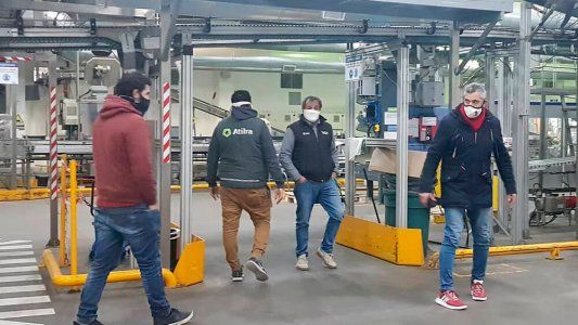 Trabajadores lácteos convocan a un paro y la industria advierte por posible desabastecimiento