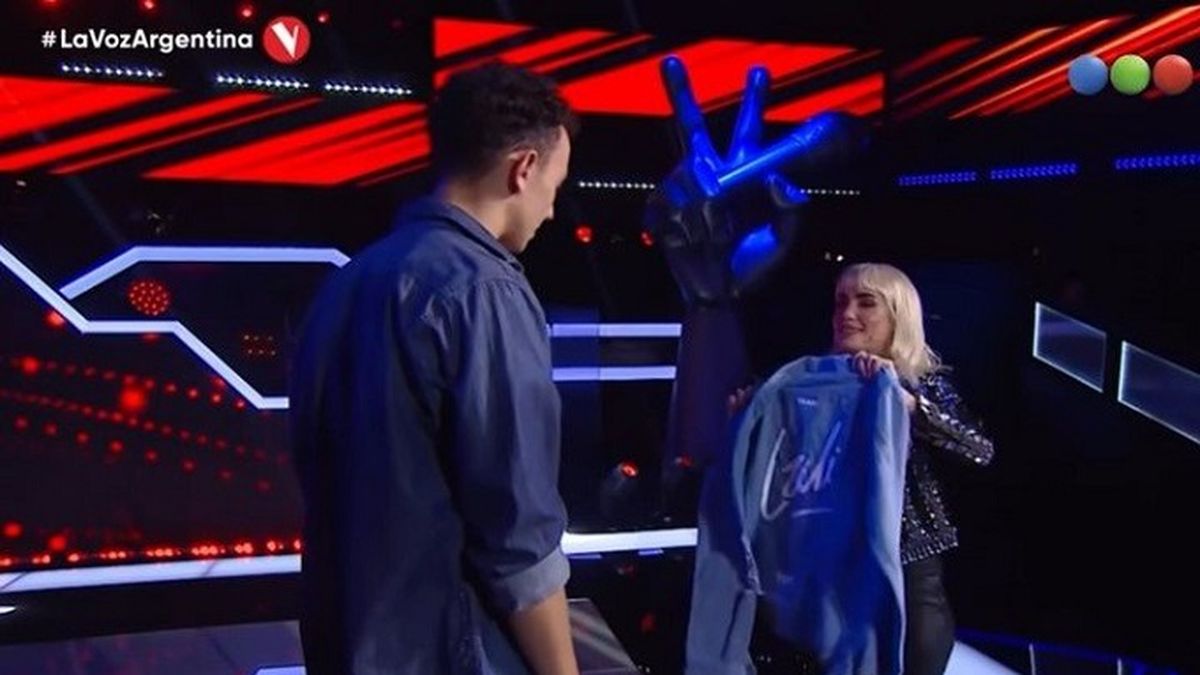 Santiago Fiuri, eligió el team de Lali Espósito quien le dijo que quería hacerle un té de jengibre, tras reírse de la anécdota con Ricardo Montaner. 