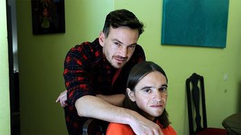 El video más sensible de Guillermo Pfening con su hermano Caíto, que padece una distrofia muscular