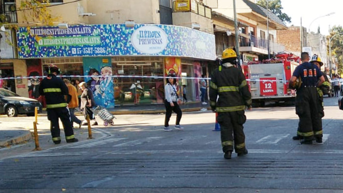 Amenazas de bomba en escuelas de Lanús: los padres exigen respuestas ante los reiterados casos