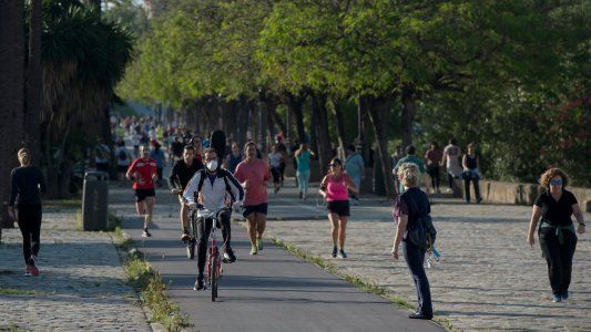 España permitió por primera vez salir a correr, pasear o andar en bicicleta, mientras los fallecidos ya superaron los 25 mil