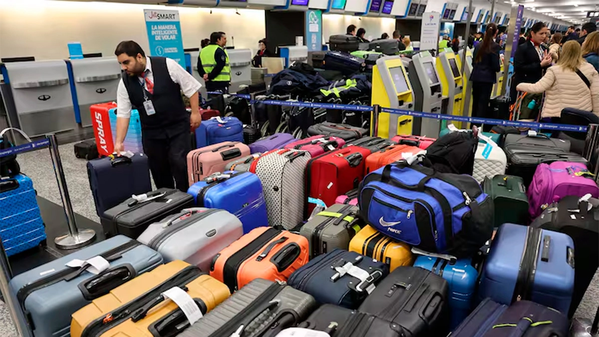 Valijas acumuladas por el paro de Intercargo.&nbsp;