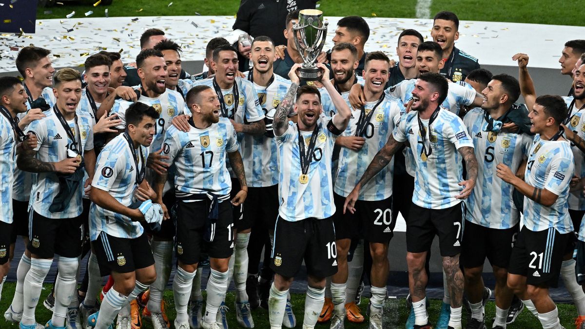 Messi y la copa en Wembley. 
