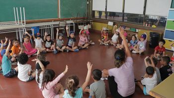 Casi 200 mil estudiantes del nivel secundario comienzan este lunes las clases