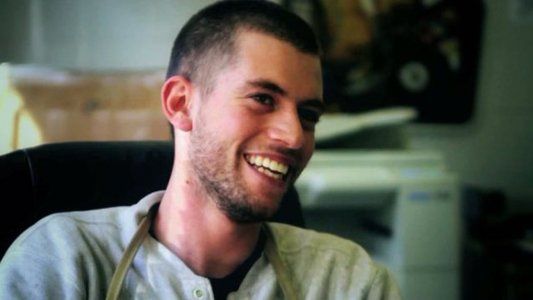 El protagonista de una mítica tapa de disco demandó a la banda por pornografía infantil