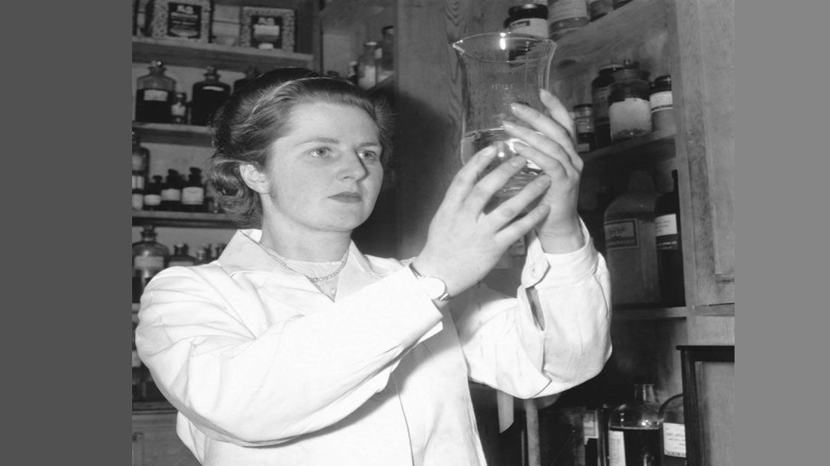 Margaret Thatcher, graduada de química y luego como abogada (Foto: archivo)