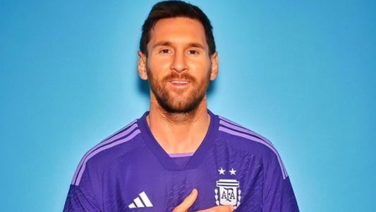 Por qué la nueva camiseta suplente de la Selección Argentina es violeta