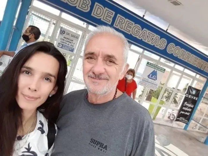 Oscar Cholo Gómez Castañón presentó a su joven novia que conoció por Instagram