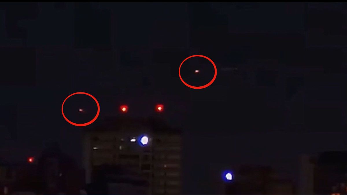 Dos luces misteriosas en el cielo de Brasil. ¿OVNIS? (Foto: Captura de TV)