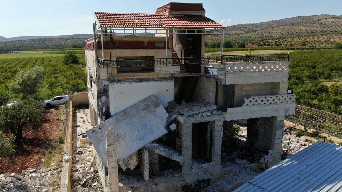 La casa en que se refugiaba al-Qurash, destruida en en noroeste de Siria (Foto: Gentileza AA)