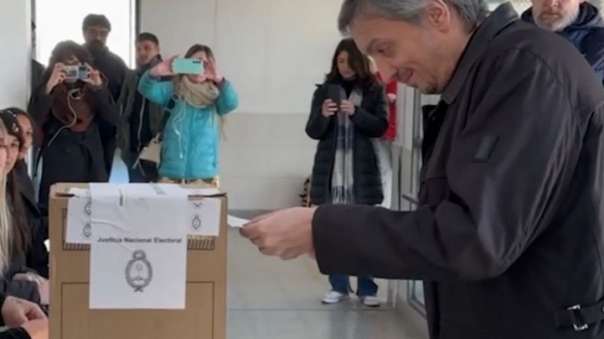 Máximo Kirchner ya emitió su voto (Foto: La Letra Chica). Máximo Kirchner ya emitió su voto (Foto: La Letra Chica).