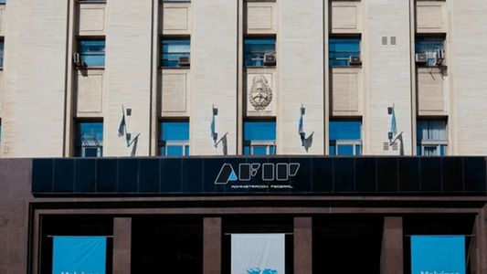 Depresión y temas laborales: un empleado de la AFIP se arrojó de un noveno piso y lo salvó un milagro