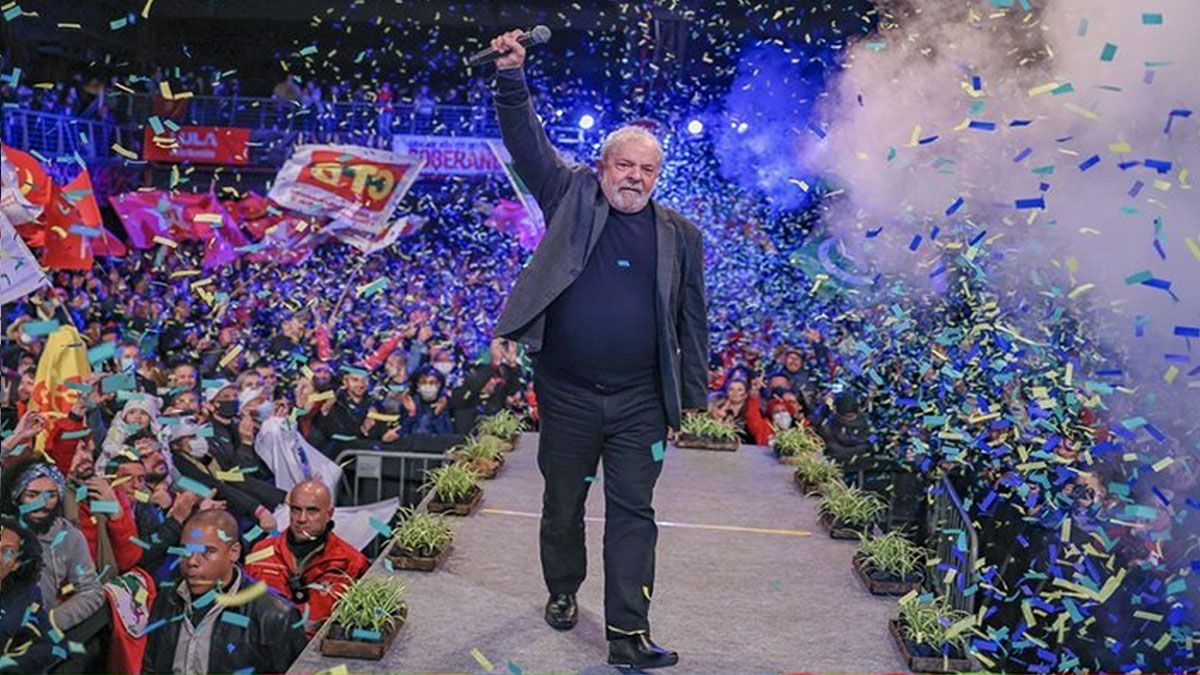 Lula asegura que si gana las elecciones va a mantener el salario básico universal (Foto: Twitter oficial de Luiz Inácio Lula da Silva).