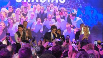 Milei festejó el batacazo de LLA, dejó en suspenso los cambios de Gabinete y ratificó a su Triángulo de Hierro