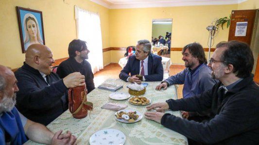 Tras el cruce de un obispo con Macri, curas villeros recibieron a Alberto Fernández