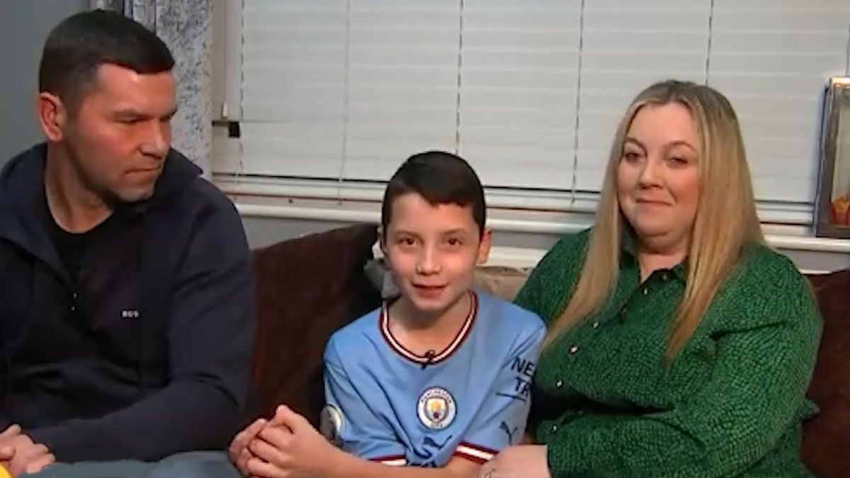 El pequeño Finlay vio en su casa de Manchester el festejo especial de Grealish (Foto: Gentileza The Independent)