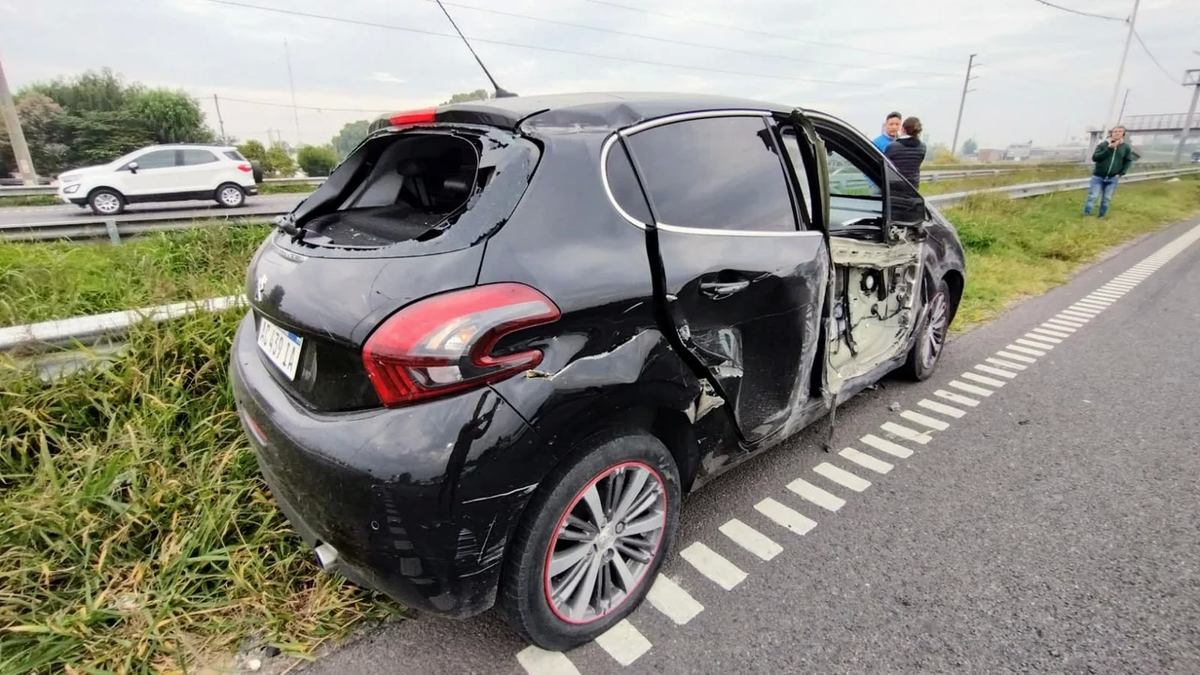 Así quedó el auto de Alejo Véliz, goleador de Rosario Central.  