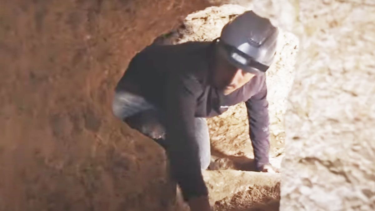 Los túneles estaban diseñados para complicar el intento de ingresar y circular por parde de un soldado romano con todo su armamento. (Foto: Captura de TV)